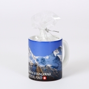 Swiss Keramiktasse mit Btl Schokoperlen � 150g